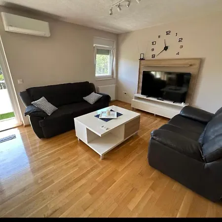 Apartment Mara *